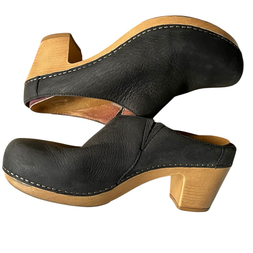 Dansko Stylish Black Leather Clogs Size 39 / 8.5W